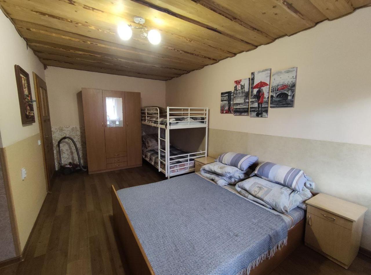 Guest House Mandrivnyi Rooms&Apartments 亚西尼亚 外观 照片